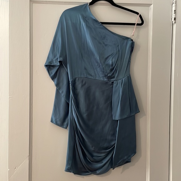 Elliatt Saronic Blue Satin One-Shoulder Long Sleeve Cocktail Dress Size Small - Picture 4 of 5